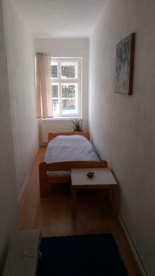 Skromny Apartman V Centru Chebu エクステリア 写真