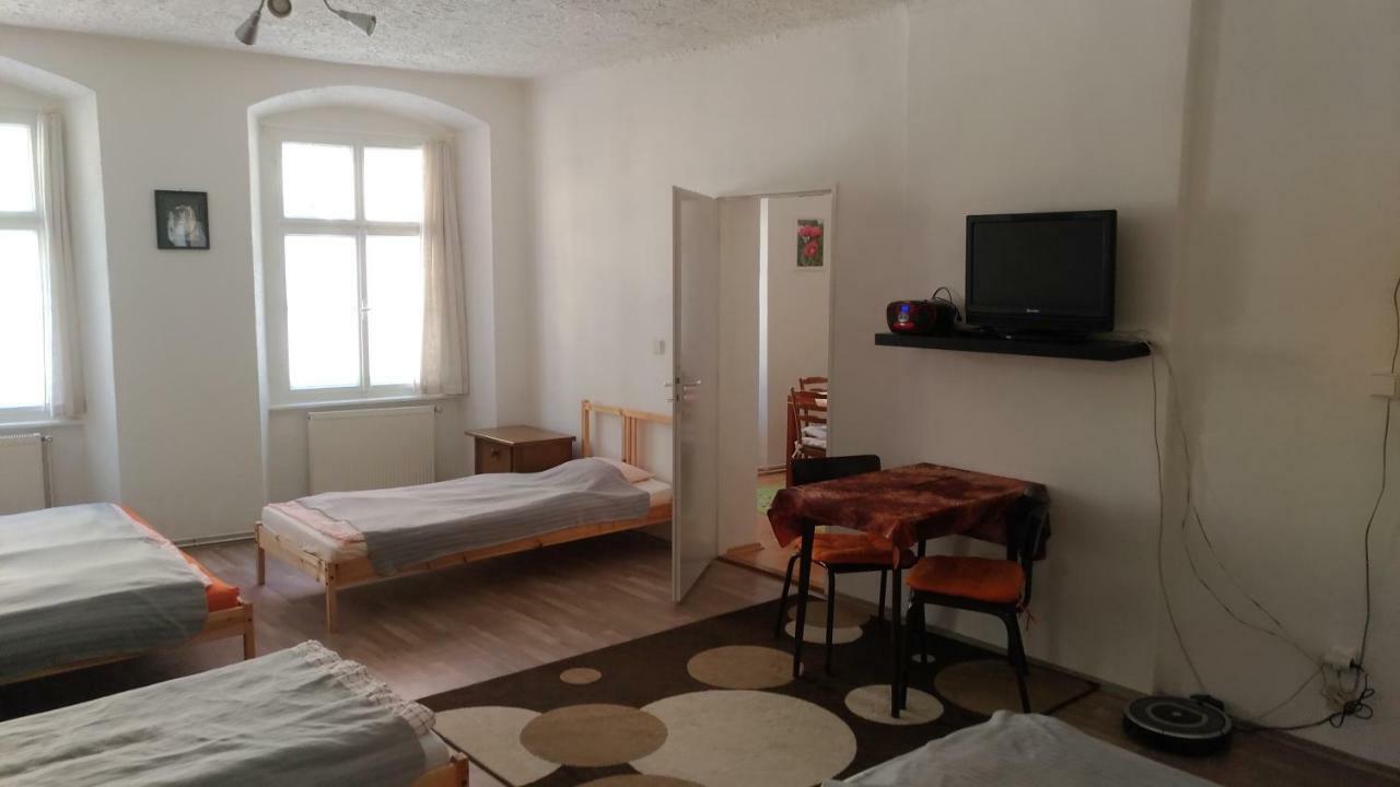 Skromny Apartman V Centru Chebu エクステリア 写真